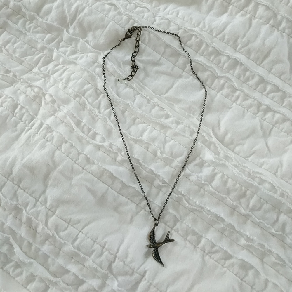 ♡ SALE ♡ Simple antiqued sparrow necklace